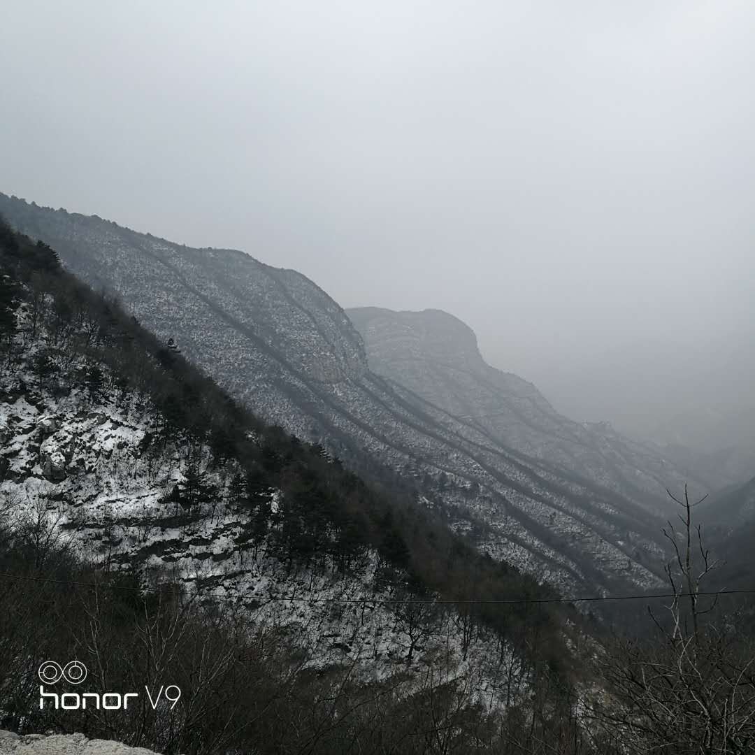 焦作市眾光耐酸瓷業(yè)有限公司開工前先去登登山，而且還是雪山
